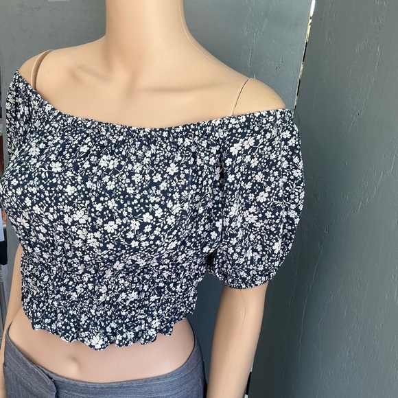 Women’s Off The Shoulder Summer Top Puff Sleeve Smocked Crop Top Size Small - Picture 3 of 4